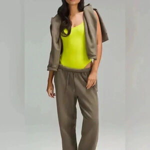 NWT Lululemon Square-Neck Sleeveless Bodysuit XS Lime Colorful Comfort Casual